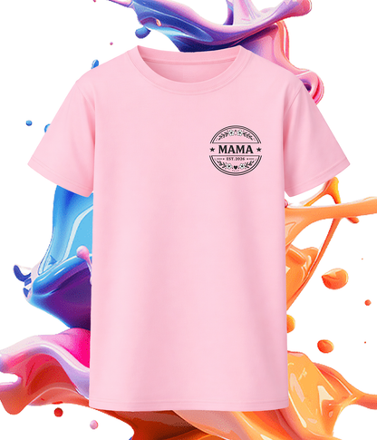 Mama EST. 2026 Emblem Shirt – Elegantes Geschenk für werdende Mamas | KoalaPrint